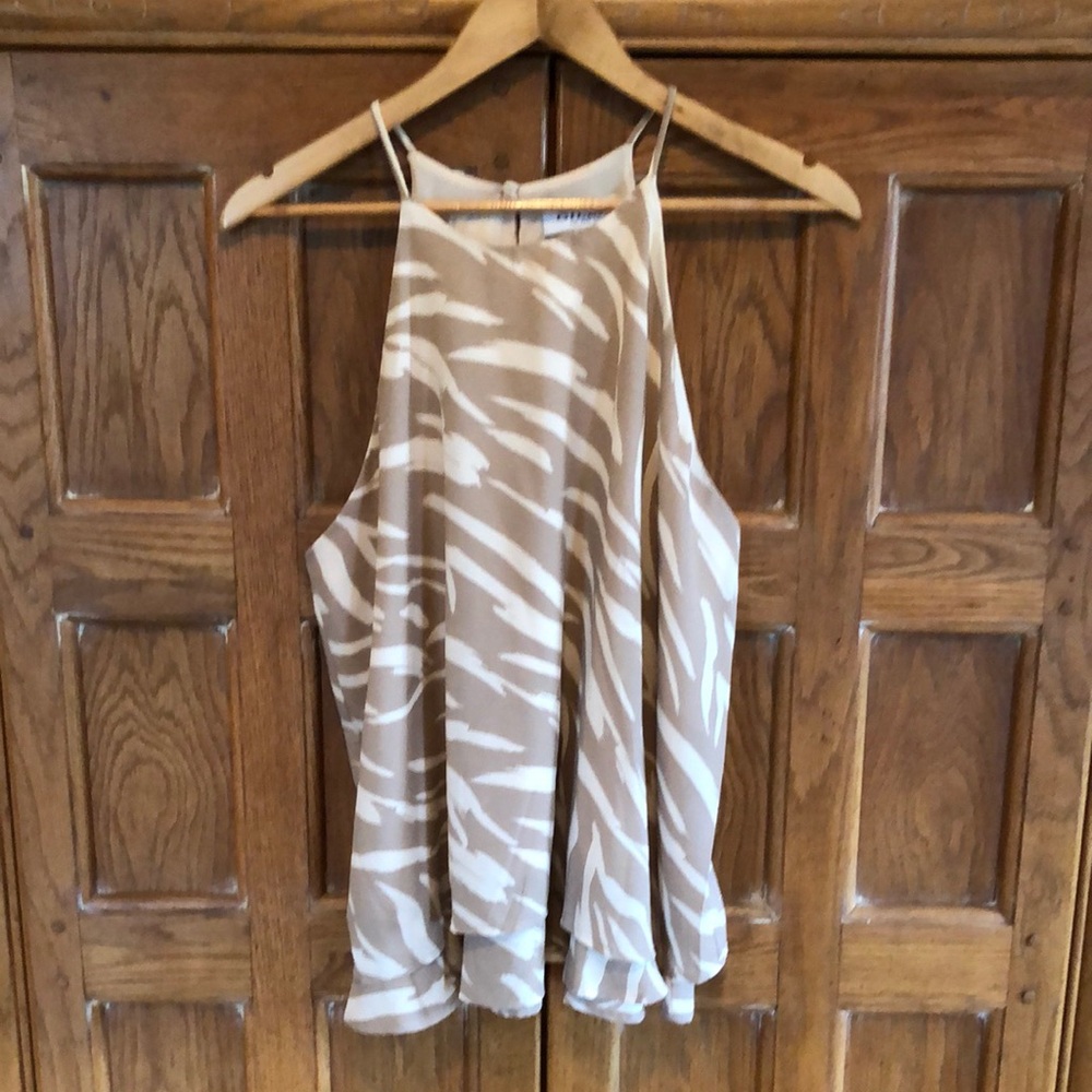 New Gilli Tan and White Top XL